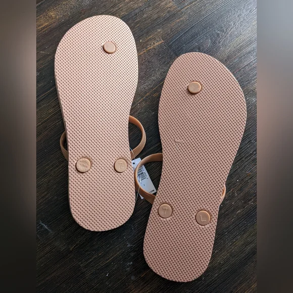 Old Navy Flip Flops - Picture 2 of 3